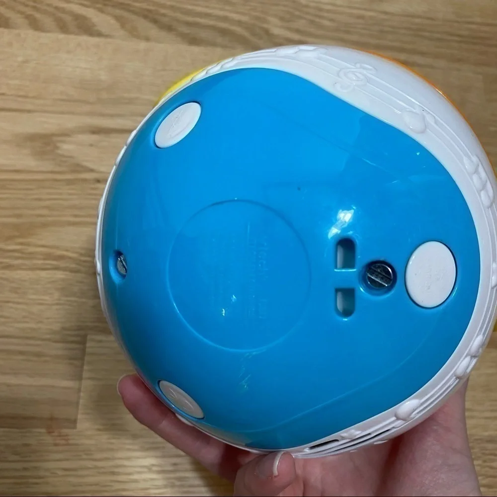V-tech Move & Crawl Ball Toy Music Buttons Baby